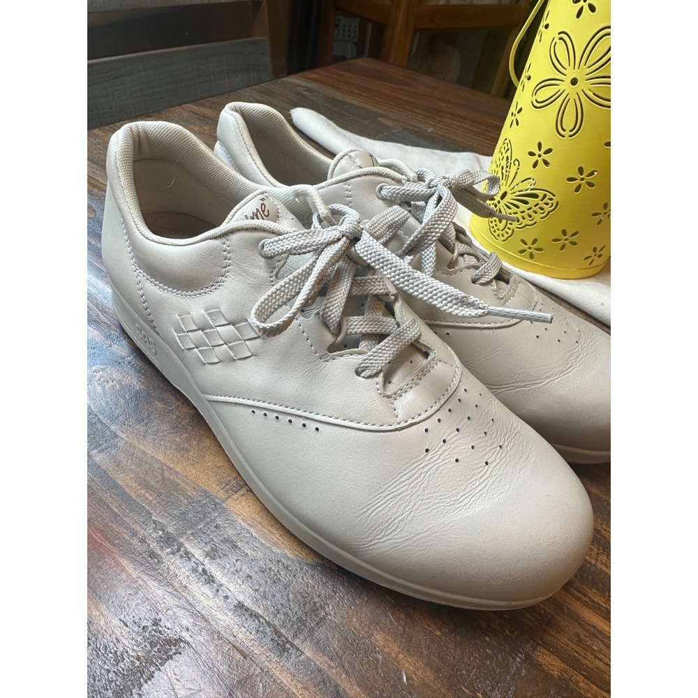 SAS Free Time Womens 9 M Bone Leather Walking Shoes Sneakers Made in USA‎